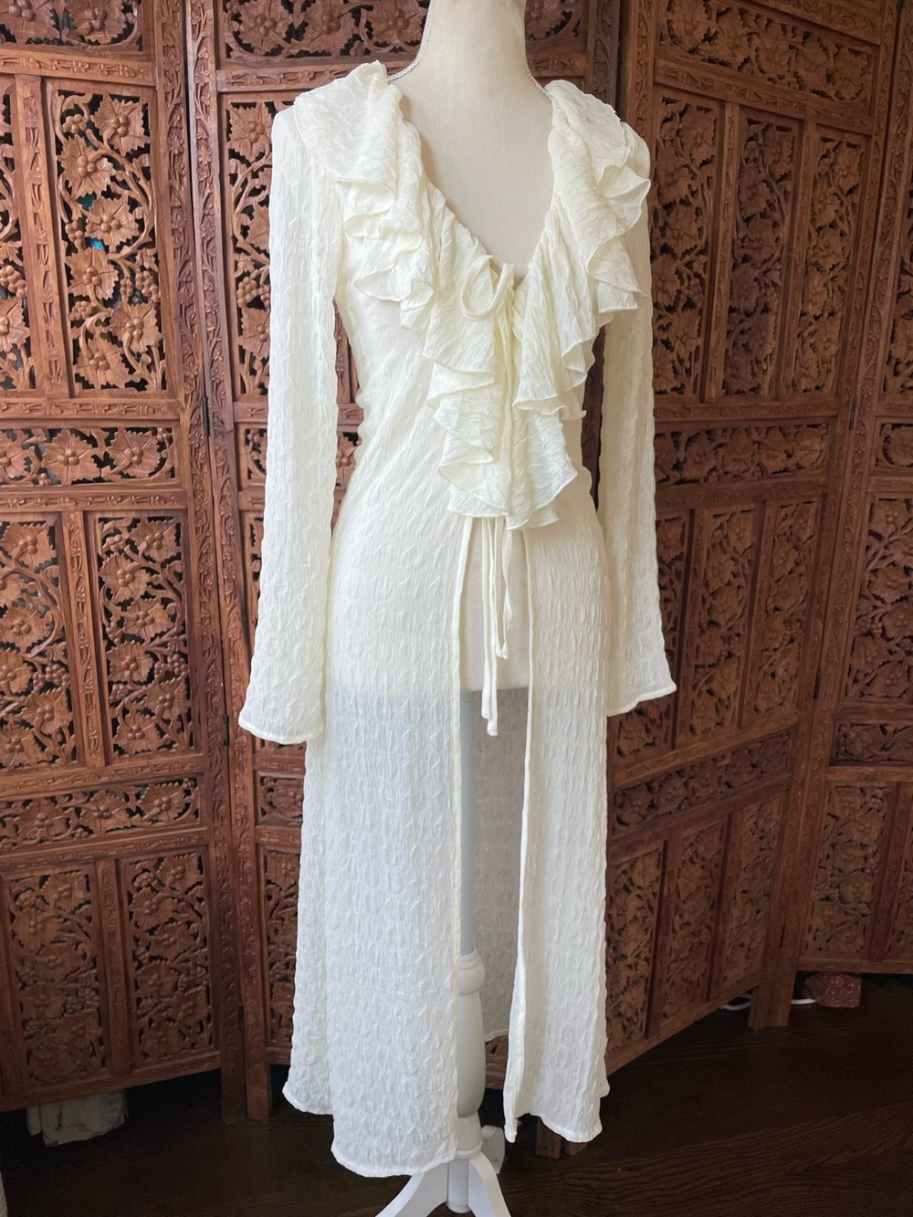 Hesperus White Textured Ruffle Duster - Picture 2 of 10